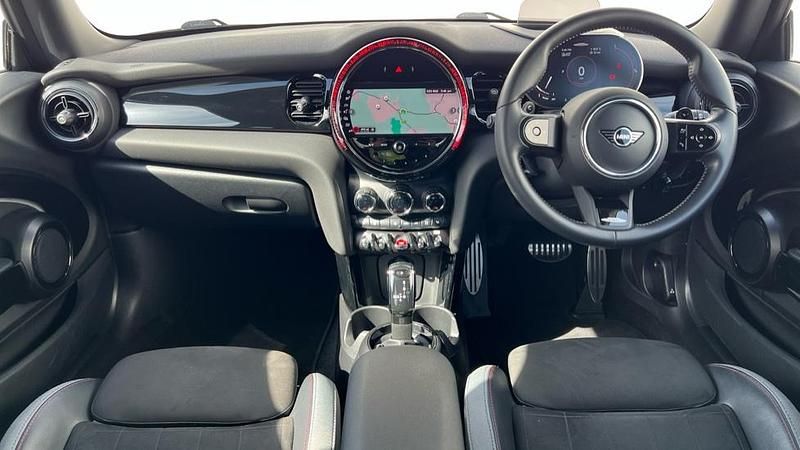 Begagnad Mini John Cooper Works Hatch 228 HK (167 kW) 2021 Grön Halvkombi