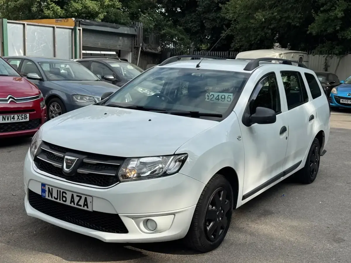 Used Dacia Logan MCV Ambiance 73 HP (53 kW) 2016 White Estate