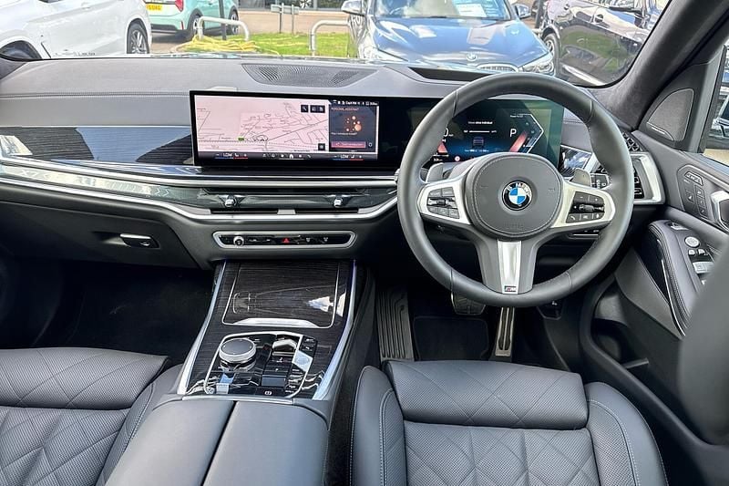 Second-hand BMW X7 M Sport 352 CP (258 kW) 2025 Gri SUV