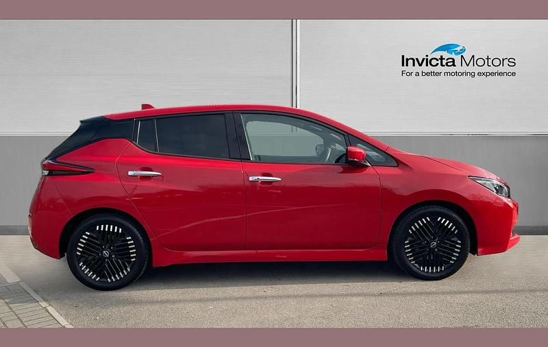 Used Nissan Leaf N-Connecta 110 kW (150 HP) 2023 Red Hatchback