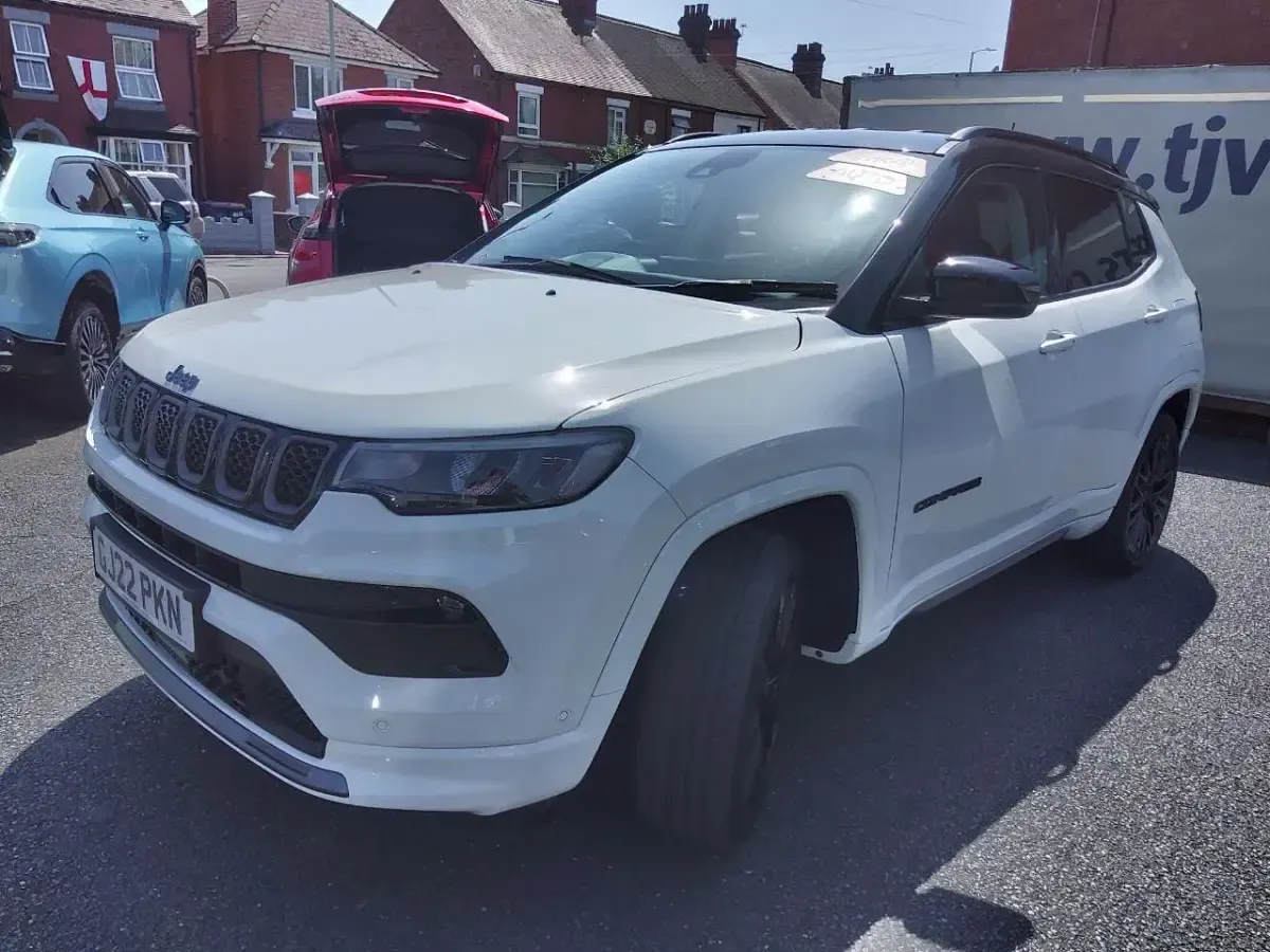 Used Jeep Compass 237 HP (174 kW) 2022 White/black SUV