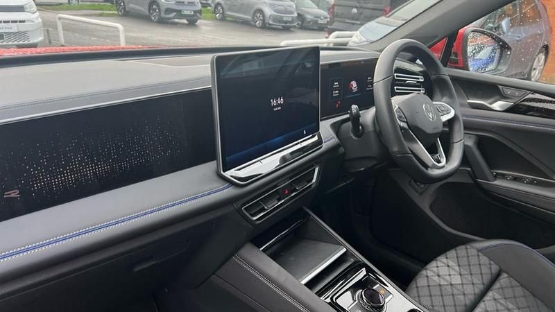 Used VW Tiguan R-line 272 HP (200 kW) 2025 Red SUV