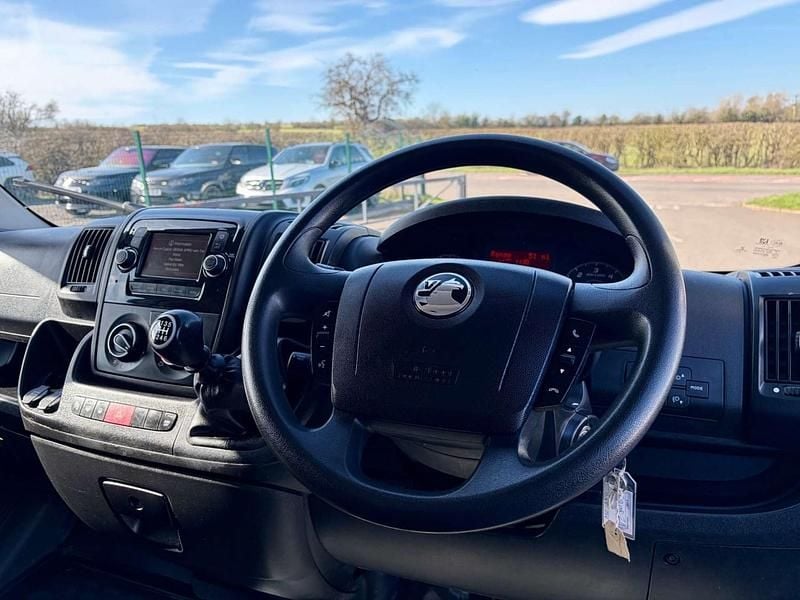 Used Vauxhall Movano S 138 HP (101 kW) 2022 White