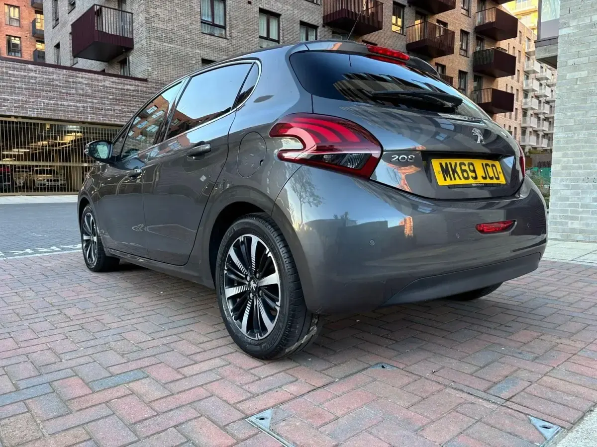 Begagnad Peugeot 208 S 2019 Grå Halvkombi