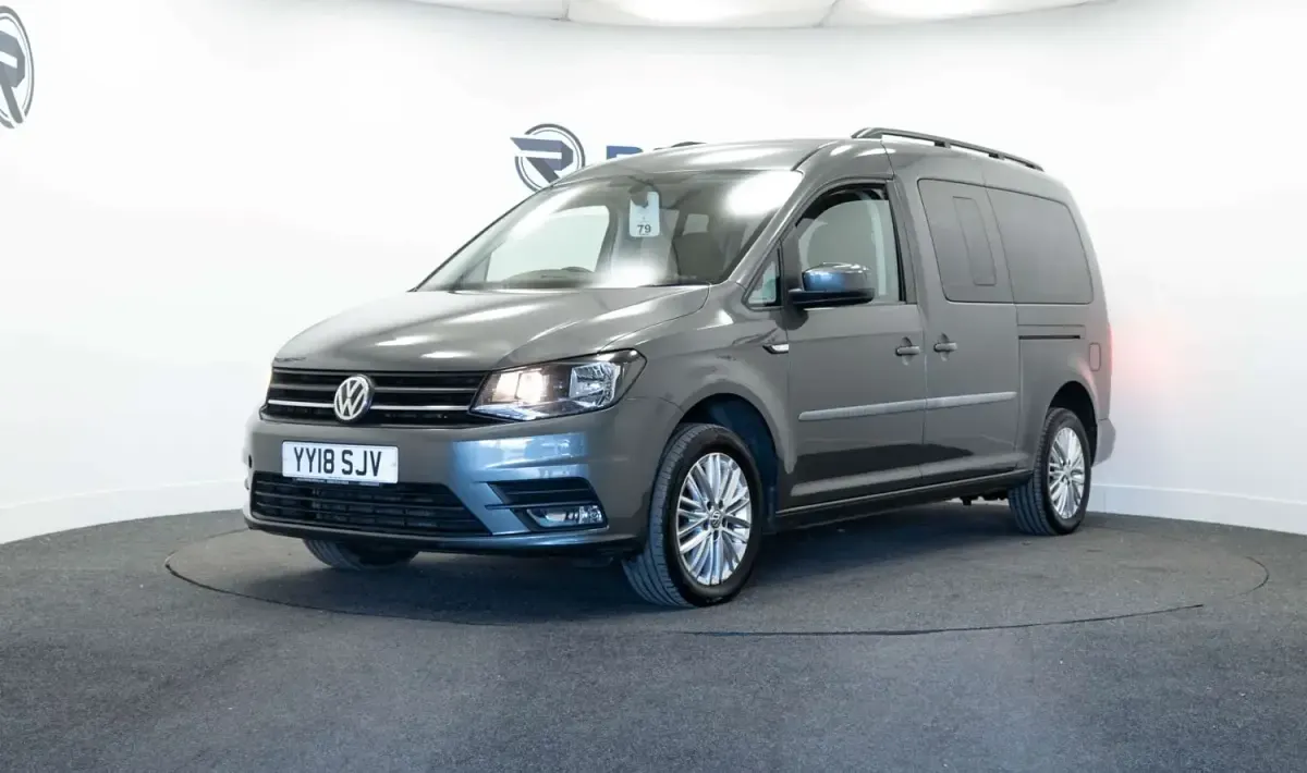 Usado VW Caddy Maxi S 102 HP (75 kW) 2018 Cinzento Monovolume