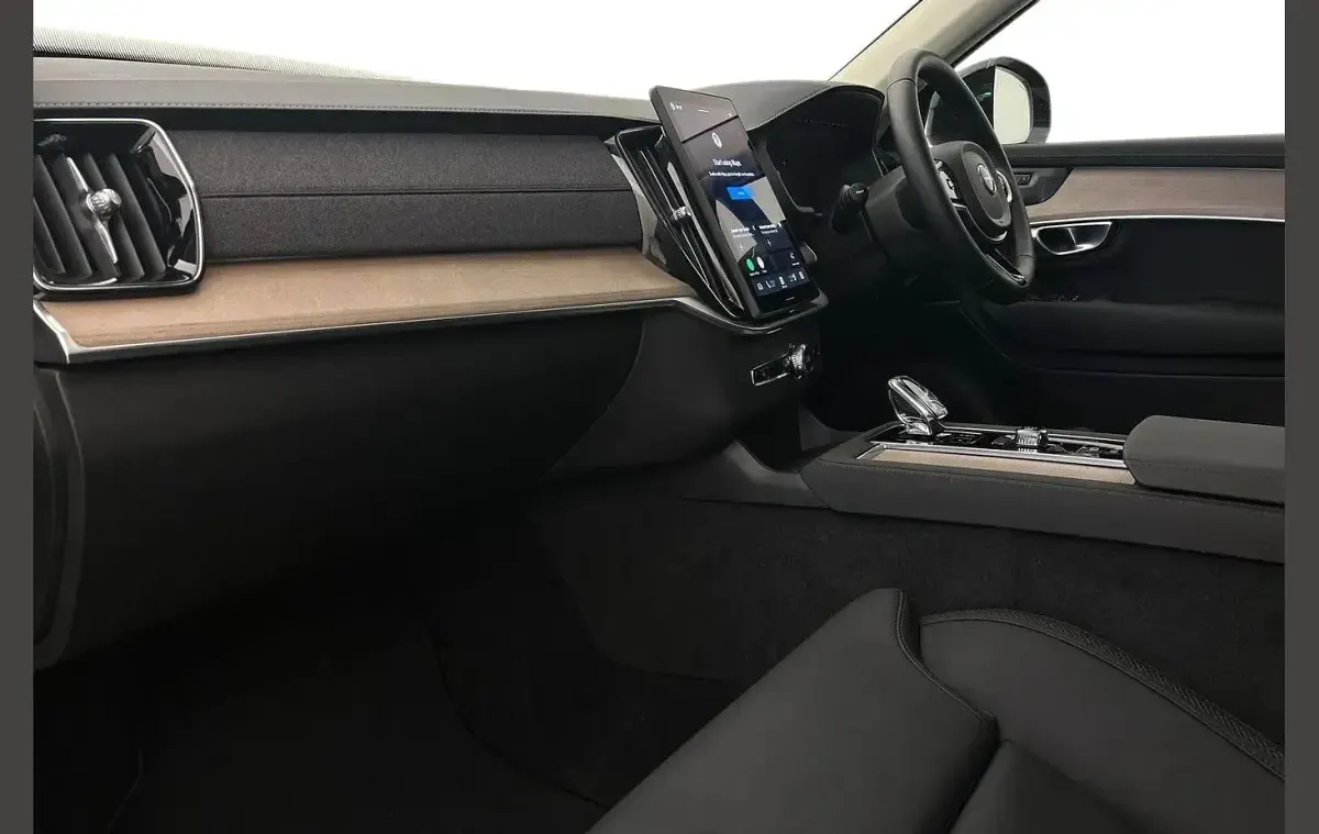 Used Volvo XC90 Plus 455 HP (334 kW) 2025 Silver SUV