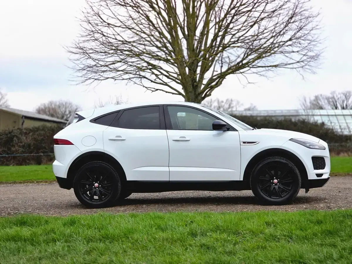 Używany Jaguar E-Pace S 180 KM (132 kW) 2019 Biały SUV