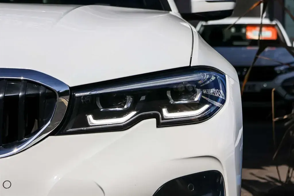 Used BMW 330e M Sport 292 HP (214 kW) 2022 Alpine white Estate