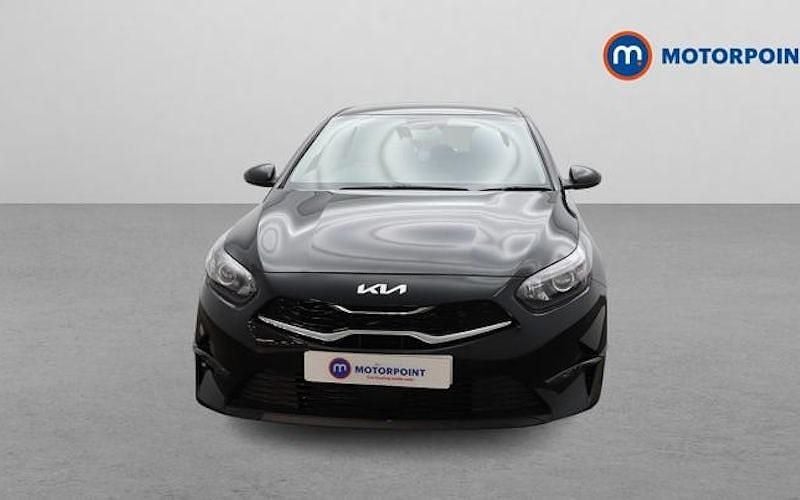 Usado Kia Ceed 160 HP (117 kW) 2023 Preto Citadino