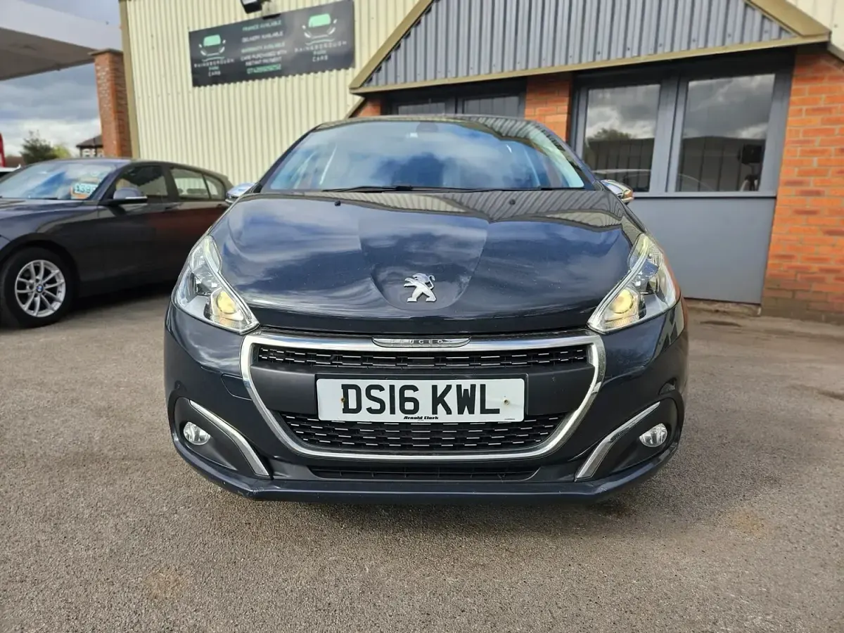 Used Peugeot 208 Allure 100 HP (73 kW) 2016 Grey Hatchback
