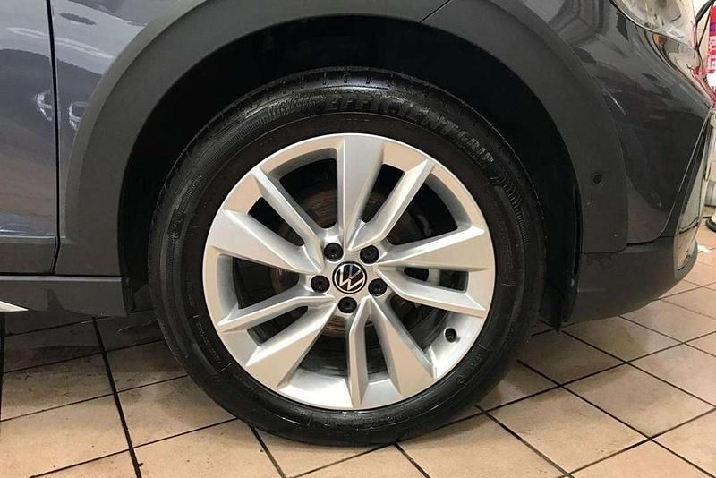 Usado VW Taigo Match 95 HP (69 kW) 2025 Cinzento SUV