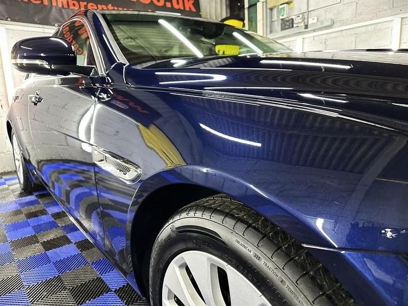 Used Jaguar XE Prestige 163 HP (119 kW) 2017 Blue Sedan