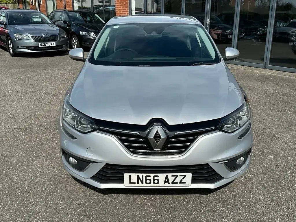 Used Renault Mégane III Dynamique 110 HP (80 kW) 2016 Silver Hatchback