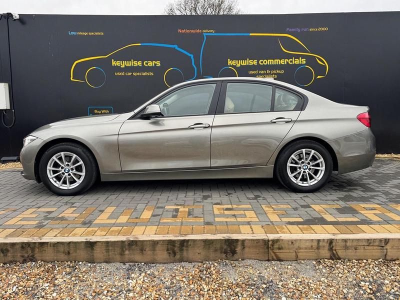 Begagnad BMW 320 Efficient Dynamics 2018 Silver Sedan
