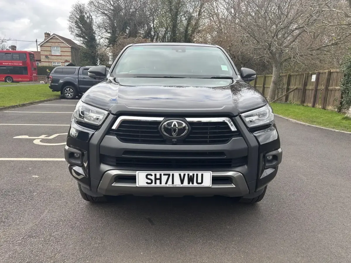 Used Toyota HiLux 201 HP (147 kW) 2022 Black Pickup