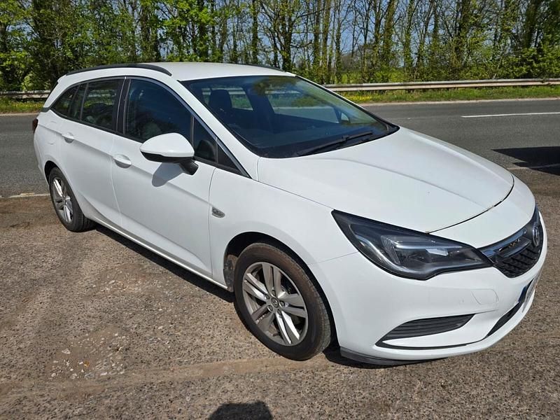 Second-hand Vauxhall Astra Design Edition 110 CP (80 kW) 2018 Alb Break
