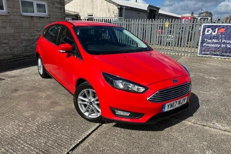 Used Ford Focus Zetec 125 HP (91 kW) 2017 Red Hatchback