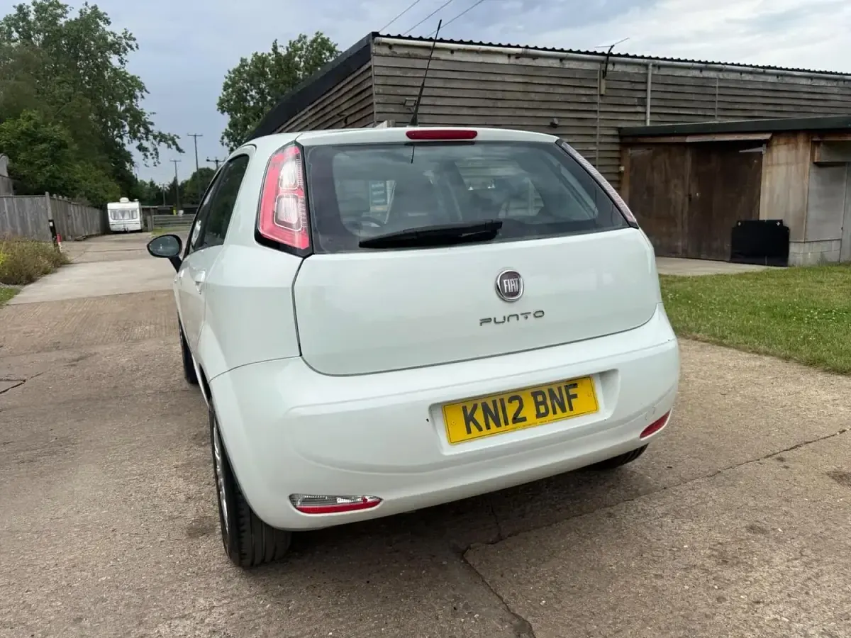 Used Fiat Punto Easy 77 HP (56 kW) 2012 White Hatchback