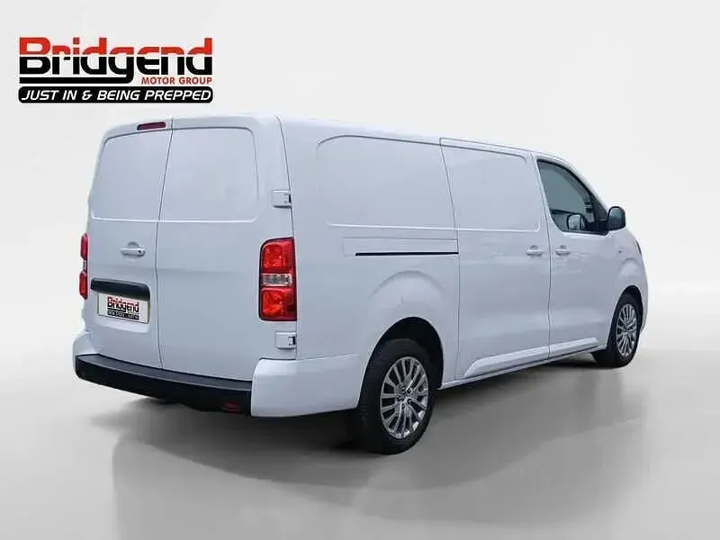 Used Vauxhall Vivaro S 100 HP (73 kW) 2023 White MPV