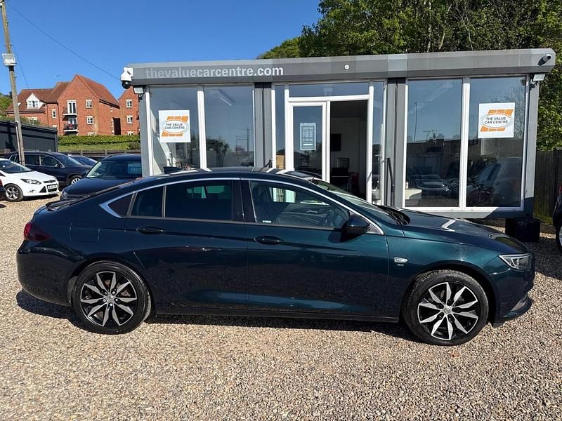 Second-hand Vauxhall Insignia SRi 165 CP (121 kW) 2017 Verde Hatchback