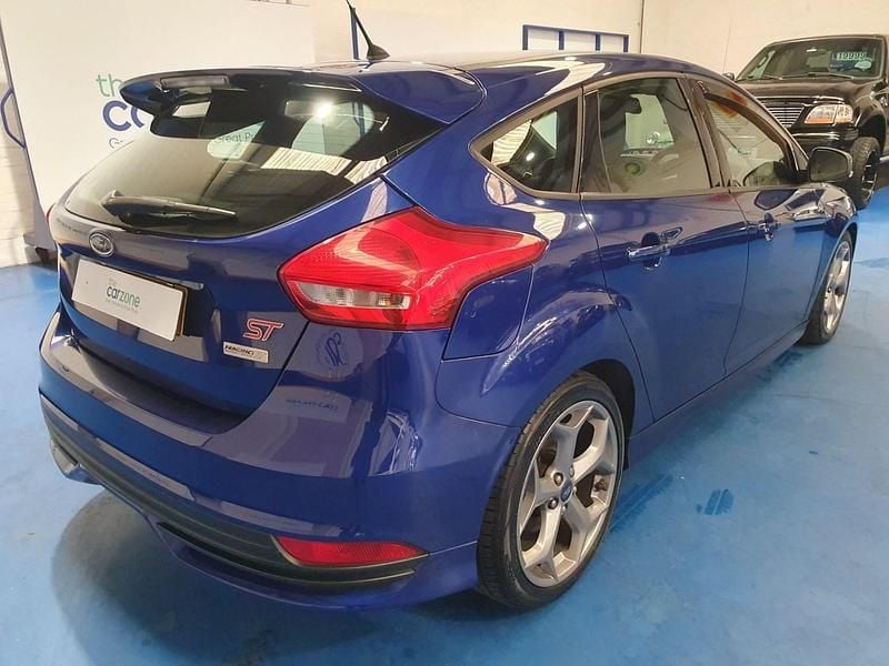 Usado Ford Focus ST 185 HP (136 kW) 2015 Azul Citadino