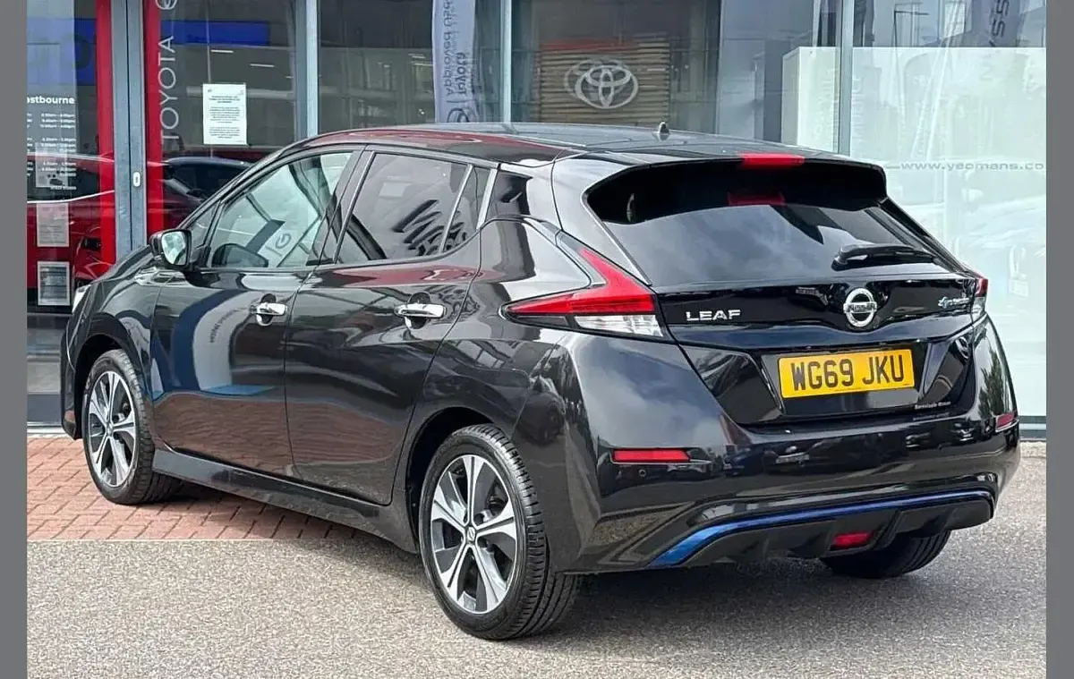 Used Nissan Leaf Tekna 108 kW (147 HP) 2020 Black Hatchback