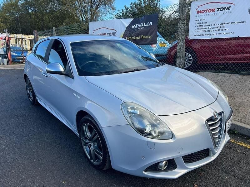 White Used 2014 Alfa Romeo Giulietta Exclusive Hatchback | £4,995 (Good price) - Image 1/4