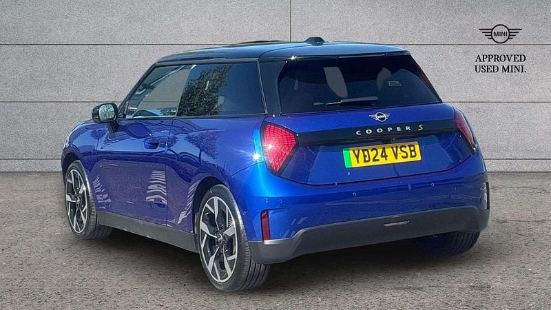 Used Mini Cooper SE Hatch 158 kW (215 HP) 2024 Blue Hatchback
