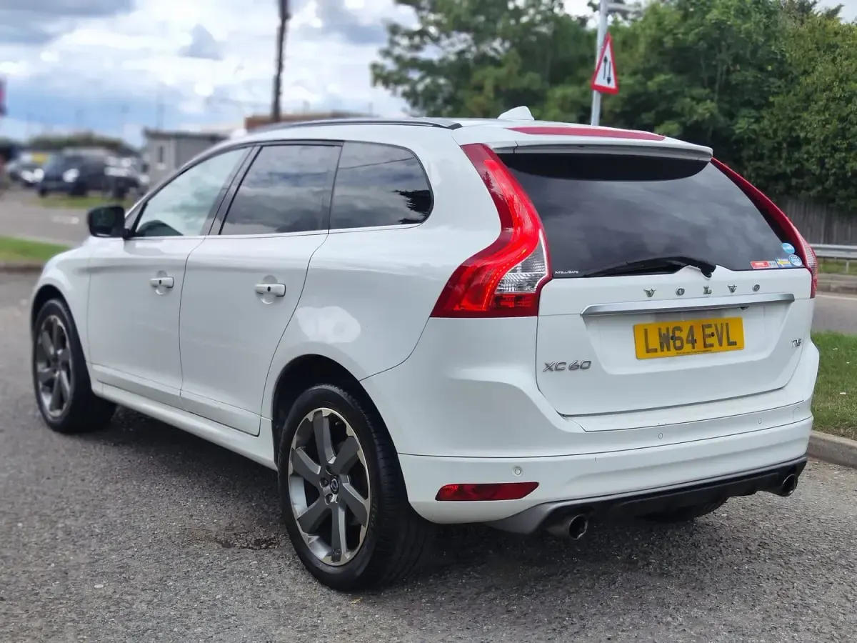 Używany Volvo XC60 R-Design 2015 Biały SUV