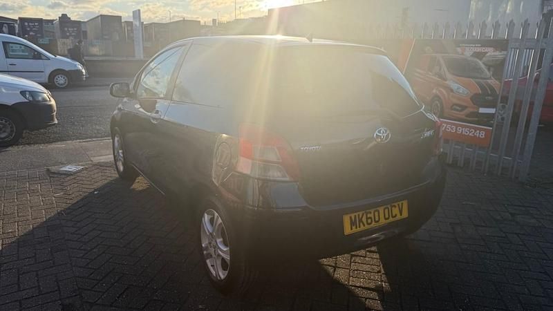 Used Toyota Yaris 101 HP (74 kW) 2010 Black Hatchback