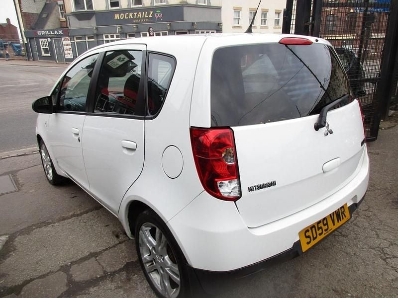 Used Mitsubishi Colt 95 HP (69 kW) 2009 White Hatchback
