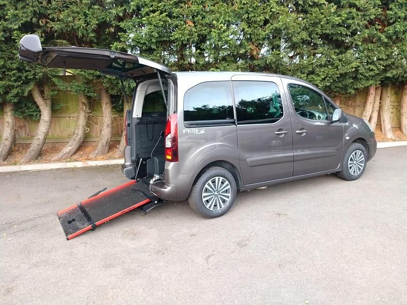 Grey Used 2018 Peugeot Partner Tepee MPV | £10,995 (Fair price) - Image 1/4