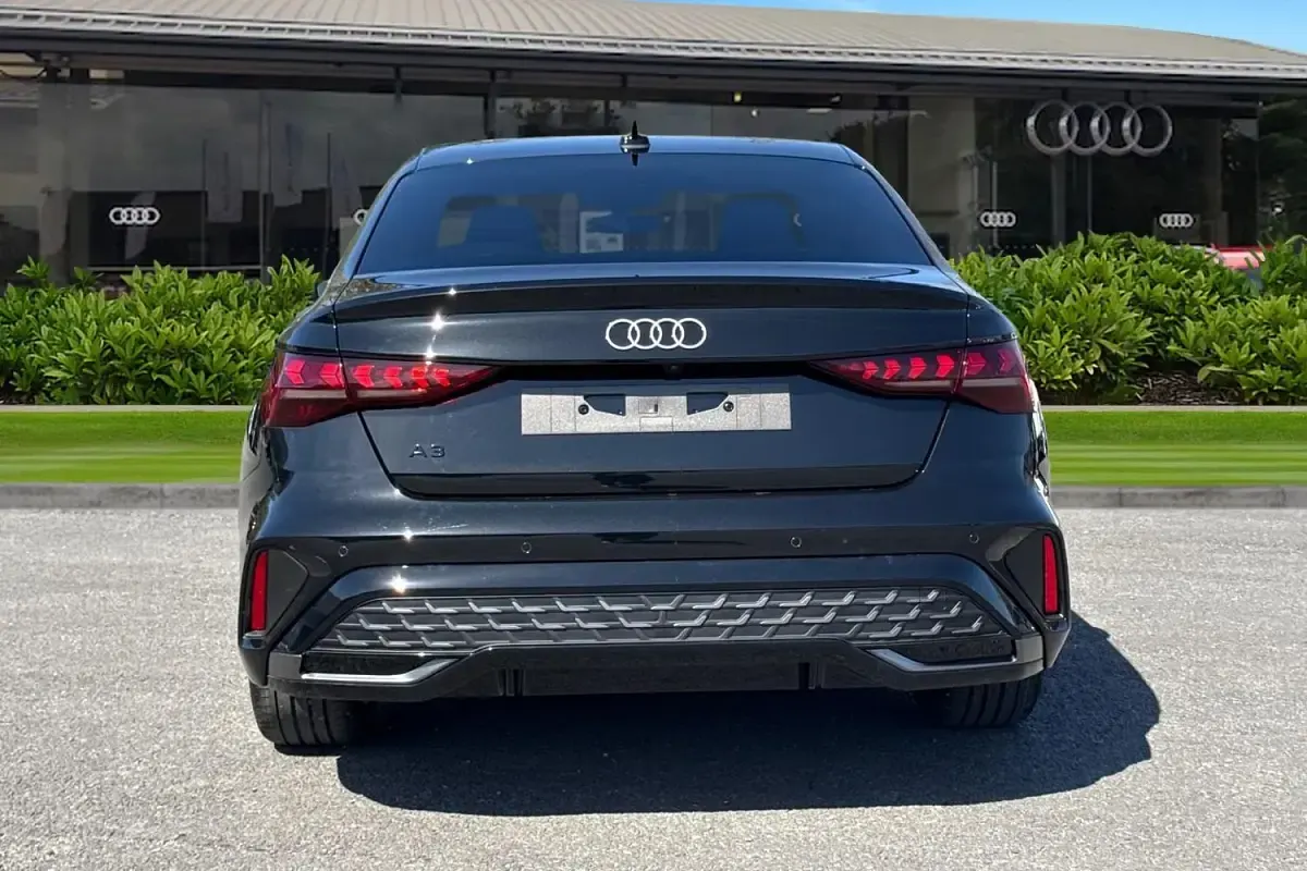 Ny Audi A3 S-Line 2026 Svart Sedan
