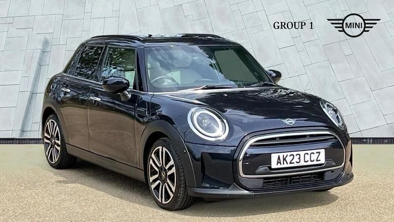 Usado Mini Cooper Exclusive 136 HP (100 kW) 2023 Preto Citadino