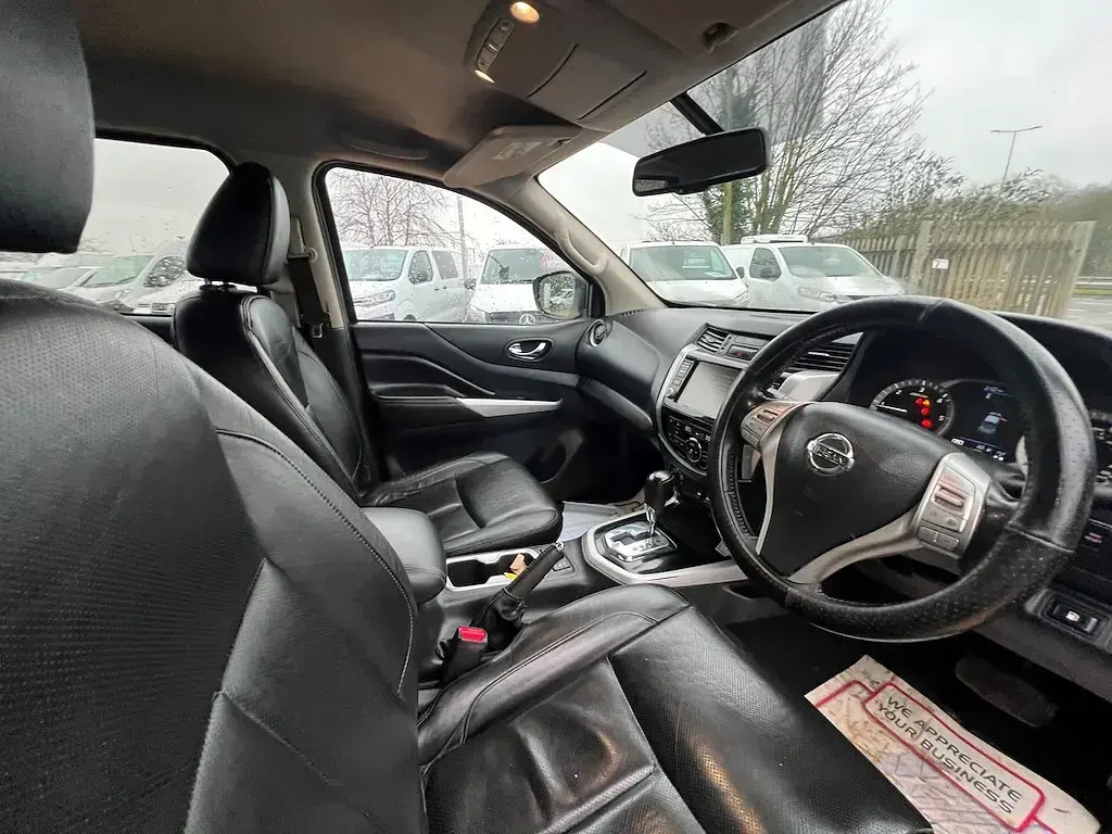 Begagnad Nissan Navara Tekna 190 HK (139 kW) 2019 Grå Pickup