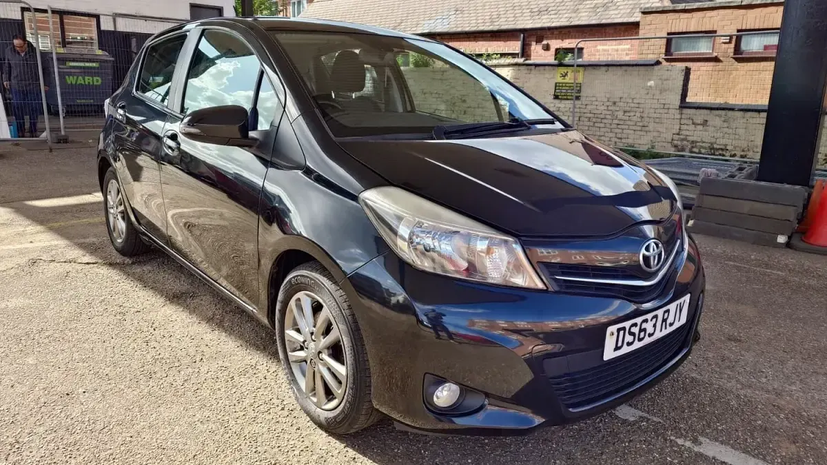Used Toyota Yaris 69 HP (50 kW) 2014 Black Hatchback