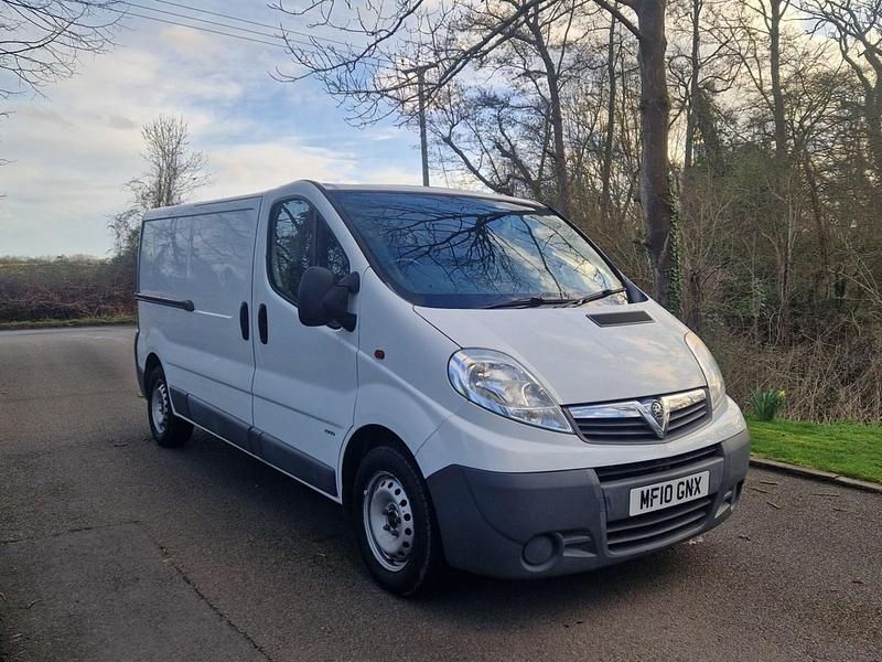 Used Vauxhall Vivaro 115 HP (84 kW) 2010 White MPV