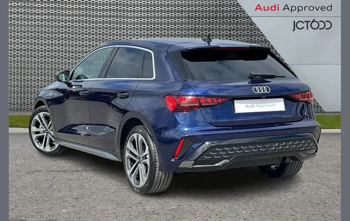 Used Audi A3 e-tron S-Line 200 HP (147 kW) 2026 Blue Hatchback