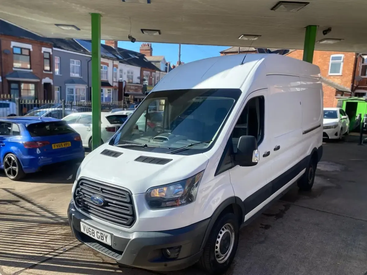 Usado Ford Transit 130 HP (95 kW) 2018 Branco Van