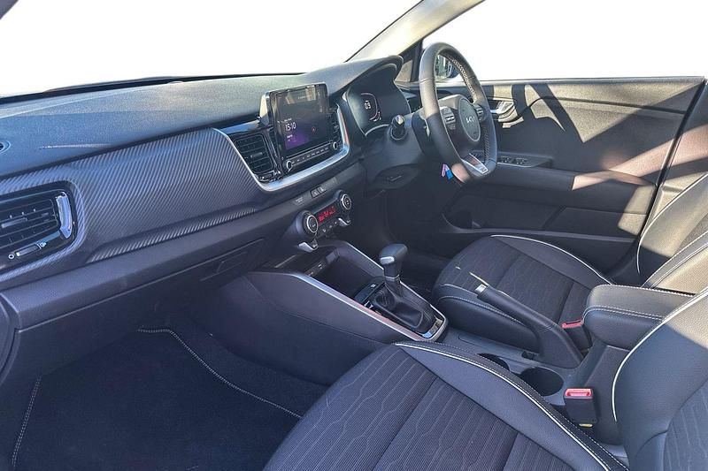 Used Kia Stonic GT-Line 100 HP (73 kW) 2025 White pearl SUV