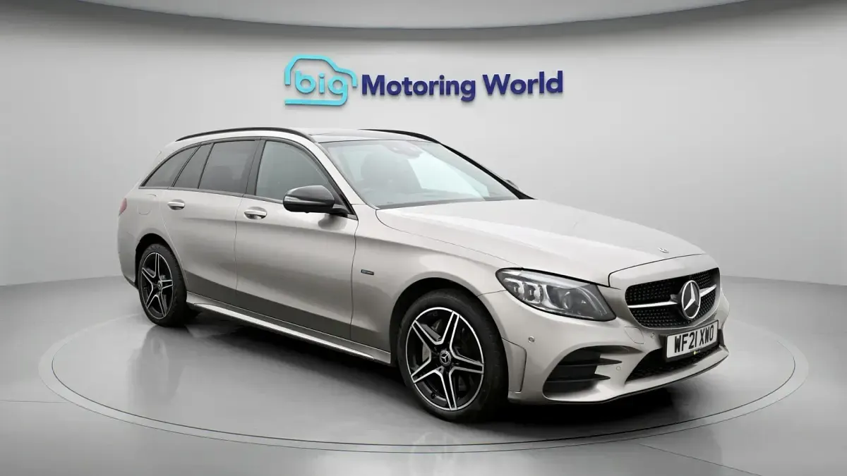 Usado Mercedes C300e AMG line 320 HP (235 kW) 2021 Carrinha