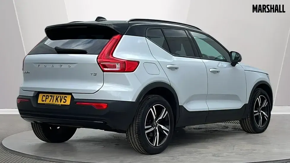 Used Volvo XC40 R-Design 163 HP (119 kW) 2022 Silver SUV