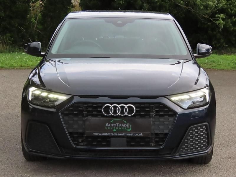 Usado Audi A1 Sportback Design 116 HP (85 kW) 2019 Azul Citadino