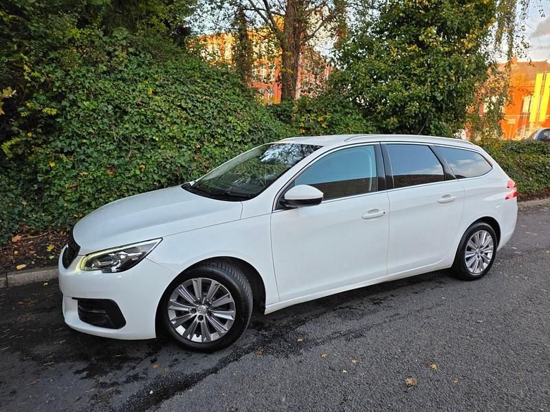 Begagnad Peugeot 308 SW Allure 2020 Vit Kombi