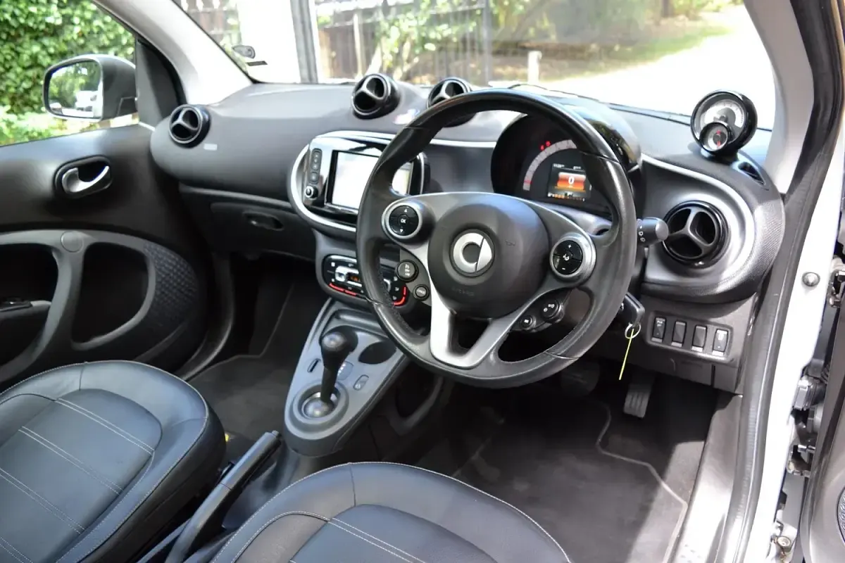 Used Smart ForTwo Coupé Premium 90 HP (66 kW) 2018 Silver Coupe
