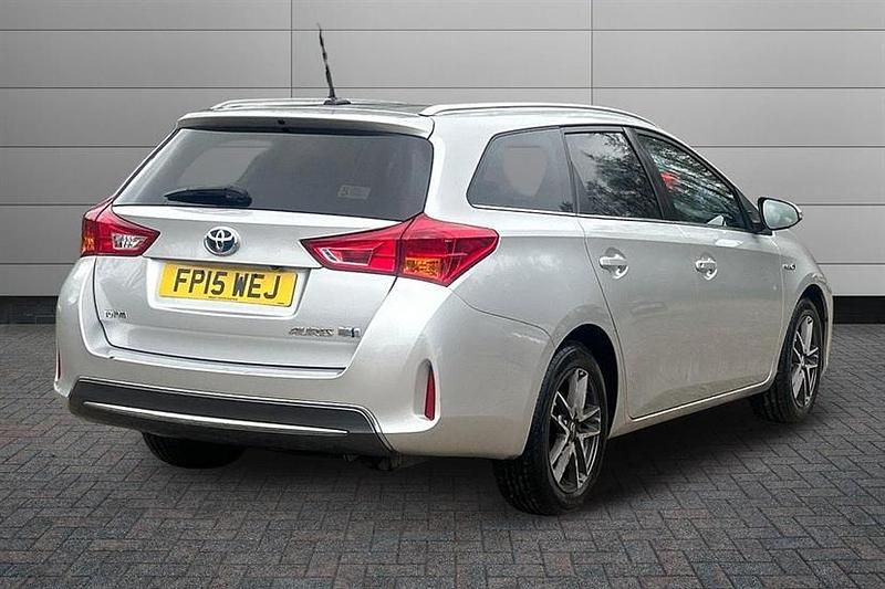 Used Toyota Auris Hybrid 136 HP (100 kW) 2015 Tyrol silver Estate