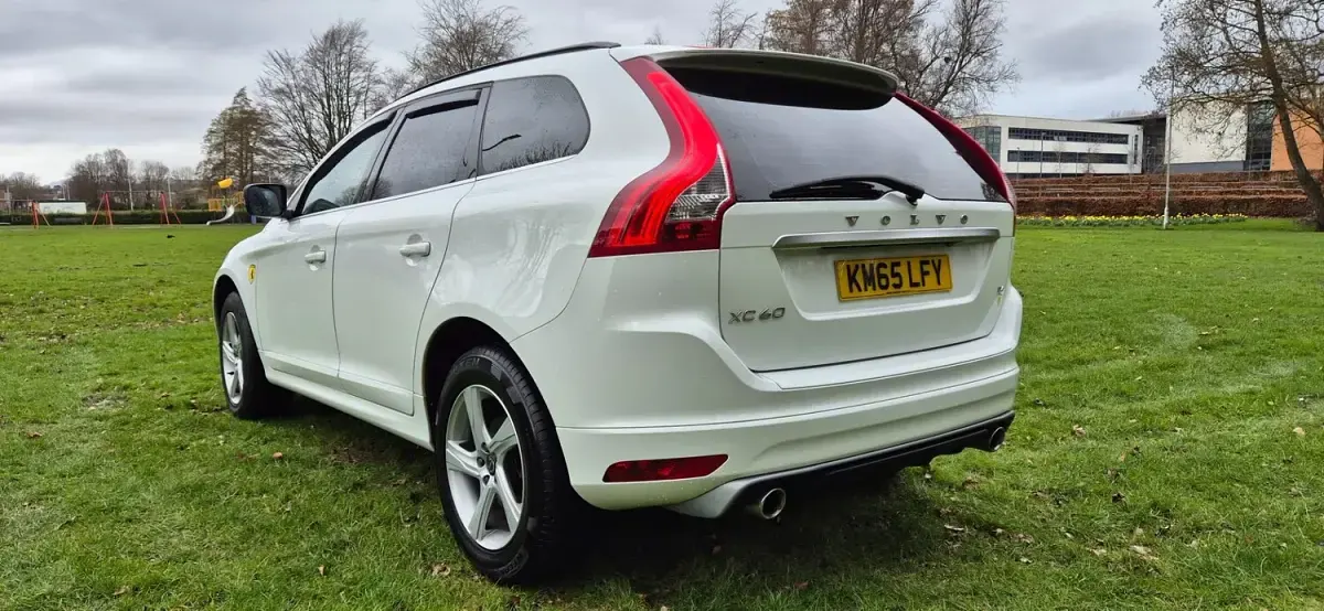 Used Volvo XC60 R-Design 190 HP (139 kW) 2015 White SUV
