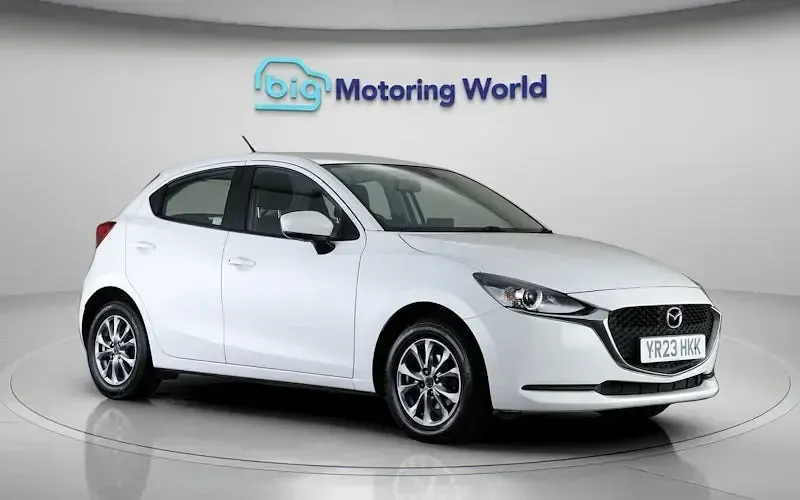 Usado Mazda 2 75 HP (55 kW) 2023 Branco Citadino