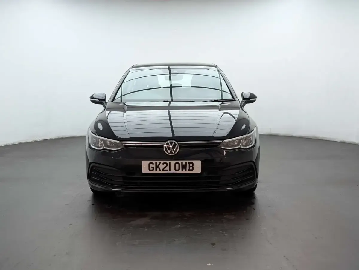 Usado VW Golf VII Life 130 CV (95 kW) 2021 Negro Utilitario
