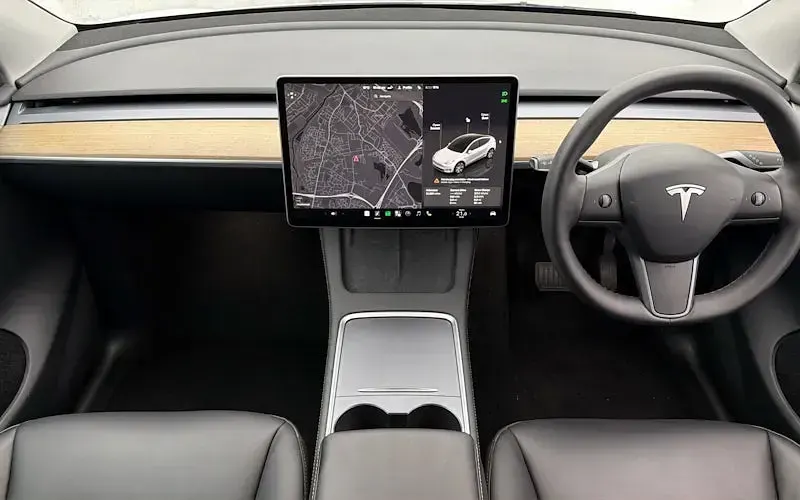 Used Tesla Model Y Long Range AWD 378 kW (514 HP) 2022 White SUV